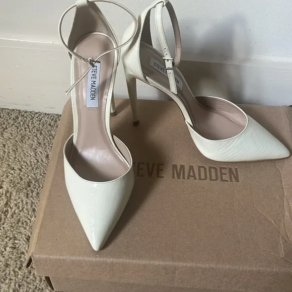 Steve Madden Cream Stiletto Heels Elegant Design - Picture 2 of 4